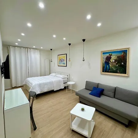 Happy Boutique לינה וארוחת בוקר 4*